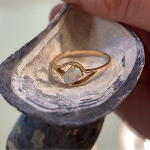 Vintage white opal and 14K gold ring